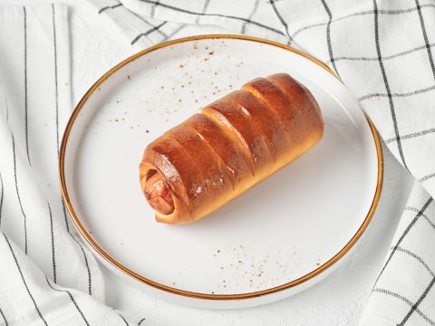 Сосиска в тесте, 100 гр — Жуковский хлеб