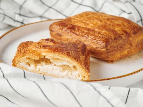 Слойка "Творожная", 80 гр — Жуковский хлеб