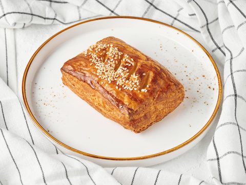 Слойка с сыром, 80 гр — Жуковский хлеб